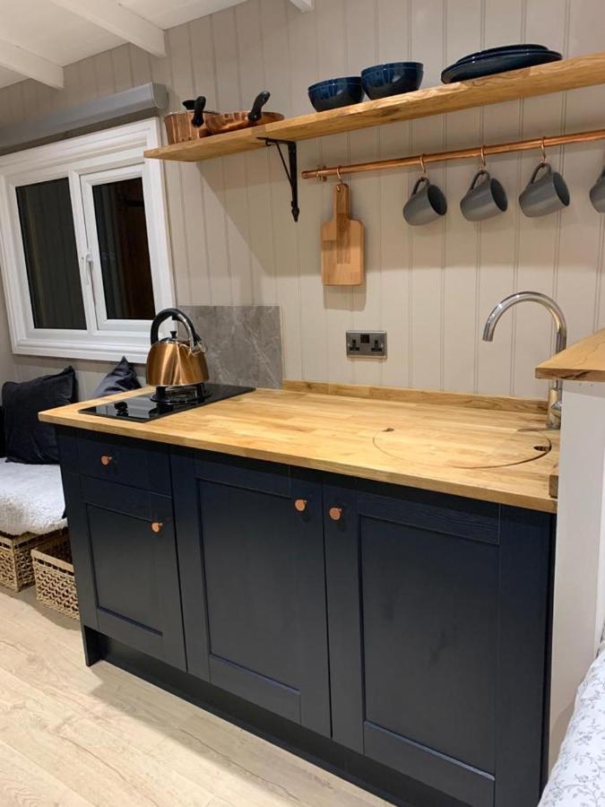 Herdwick Shepherd Hut Exeter Exterior photo